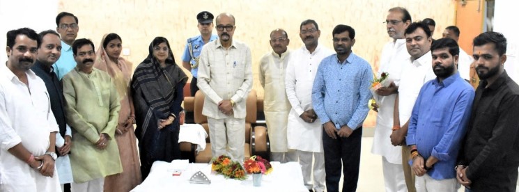 राज्यपाल श्री रमेन डेका ने सर्किट हाउस बालोद में जनप्रतिनिधियों एवं विभिन्न संगठनों के प्रतिनिधियों से की मुलाकात