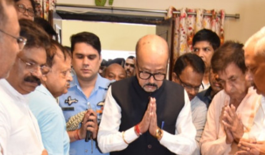 राज्यपाल श्री रमेन डेका ने आतंकी हमले मे जान गंवाने वाले श्री मिरानिया को दी श्रद्धांजलि