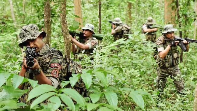 हिड़मा और टीम सरेंडर करो या मरो ...जवानों के चक्रव्यूह में 72 घंटे से ऐसे फंसी है नक्सलियों की बटालियन नंबर 1