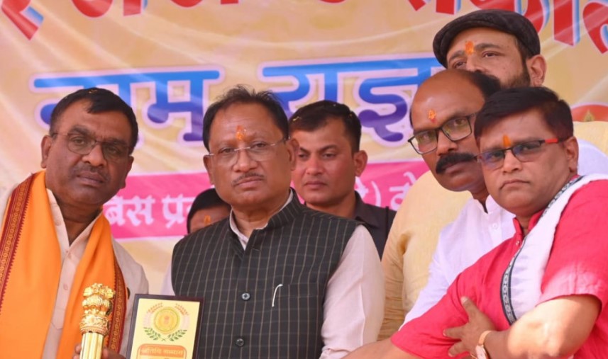 मुख्यमंत्री श्री विष्णुदेव साय श्री हरि अखंड संकीर्तन नाम यज्ञ में हुए शामिल