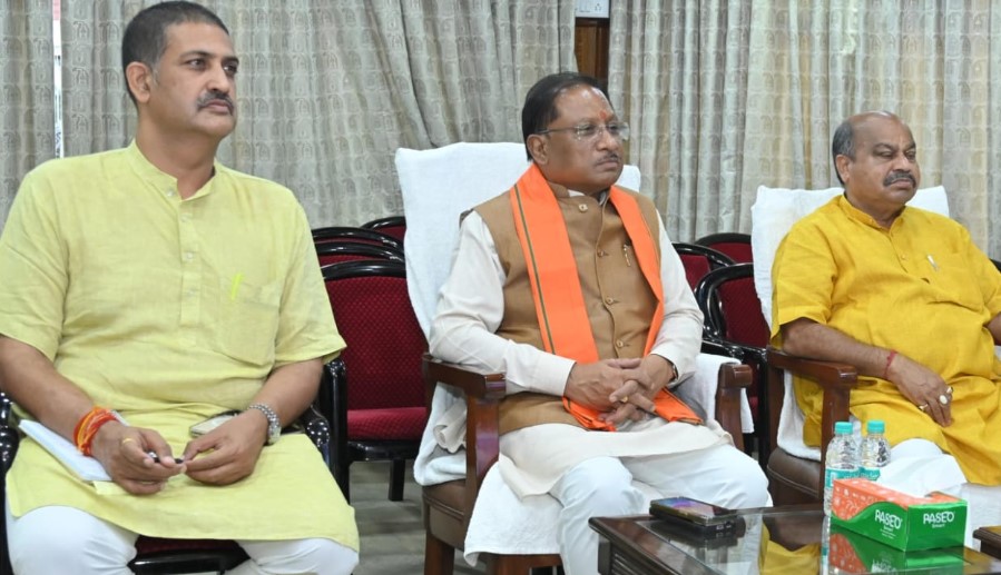मुख्यमंत्री श्री विष्णु देव साय ने जनप्रतिनिधियों और अधिकारियों के साथ सुनी ‘मन की बात’ की 121वीं कड़ी
