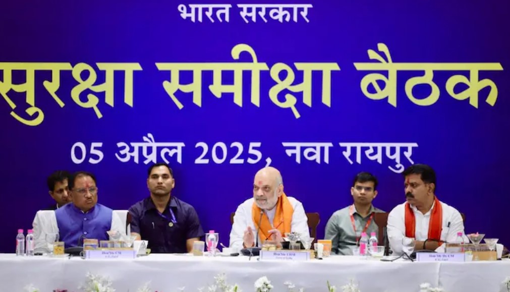 एक से दूसरे राज्य की तरफ भाग रहे नक्सली! अमित शाह ने अफसरों के साथ फिर बनाई मजबूत रणनीति