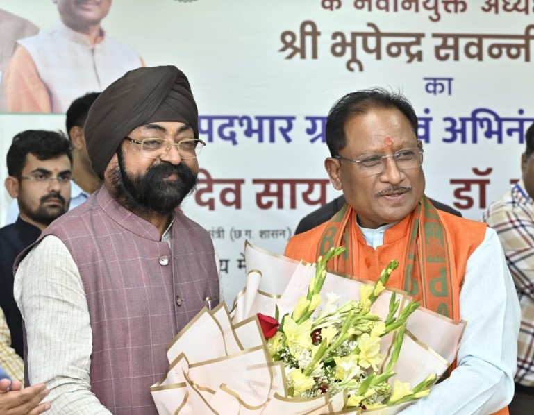 मुख्यमंत्री श्री विष्णु देव साय क्रेडा के नवनियुक्त अध्यक्ष श्री भूपेंद्र सवन्नी के पदभार ग्रहण समारोह में हुए शामिल