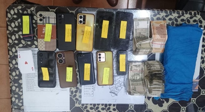 राजनांदगांव : 12 जुआरी हुए गिरफ्तार, 1.39 लाख नकद, बाइक और मोबाइल जब्त