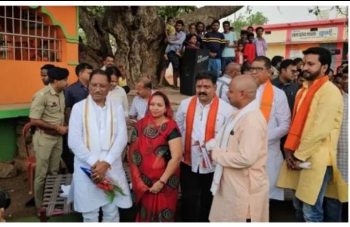 मुख्यमंत्री श्री विष्णु देव साय मोहला मानपुर अंबागढ़ चौकी जिले के मानपुर ब्लॉक में सेक्टर सीतागांव के समाधान शिविर मे हुए शामिल