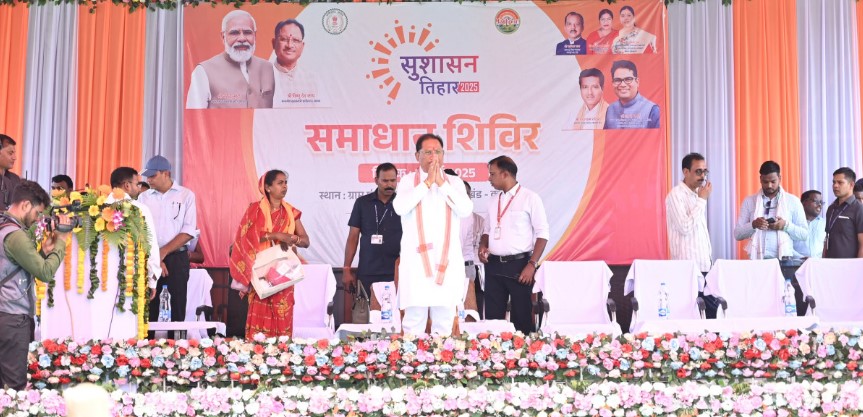 मुख्यमंत्री श्री विष्णु देव साय आज सुशासन तिहार के अतंर्गत जशपुर जिले के कांसाबेल विकासखंड के ग्राम दोकड़ा पहुंचे