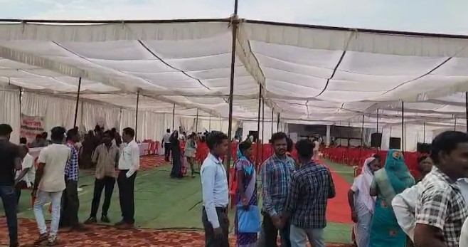 समाधान शिविर में अव्यवस्था की खुली पोल, करेंट लगने से एक कर्मचारी की मौत