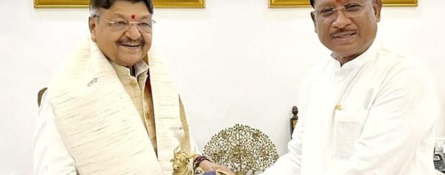 मुख्यमंत्री साय से मध्यप्रदेश के कैबिनेट मंत्री कैलाश विजयवर्गीय ने की सौजन्य मुलाकात