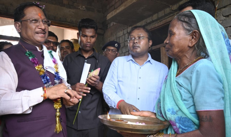 मुख्यमंत्री श्री विष्णुदेव साय ने सक्ति जिले में योजनाओं के क्रियान्वयन की जमीनी हकीकत की जानकारी ली