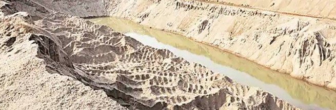 रेत खनन मामलों में लापरवाही पर खनिज अधिकारी निलंबित
