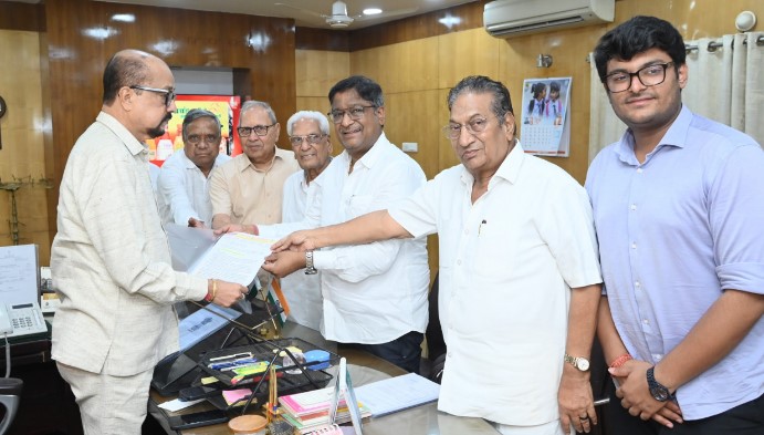 राज्यपाल श्री डेका से छत्तीसगढ़ अग्रवाल संगठन के पदाधिकारियों ने की भेंट