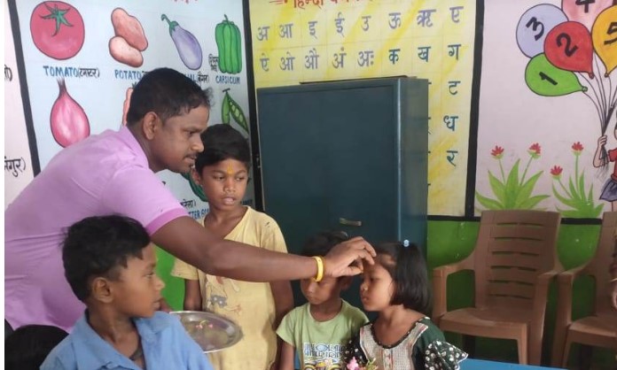 जून से खुले स्कूलों के पट, पहले दिन पहुंचे बच्चों का हुआ स्वागत