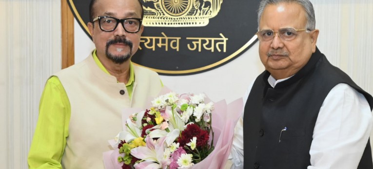 राज्यपाल डेका से विधानसभा अध्यक्ष डॉ. सिंह ने की सौजन्य भेंट