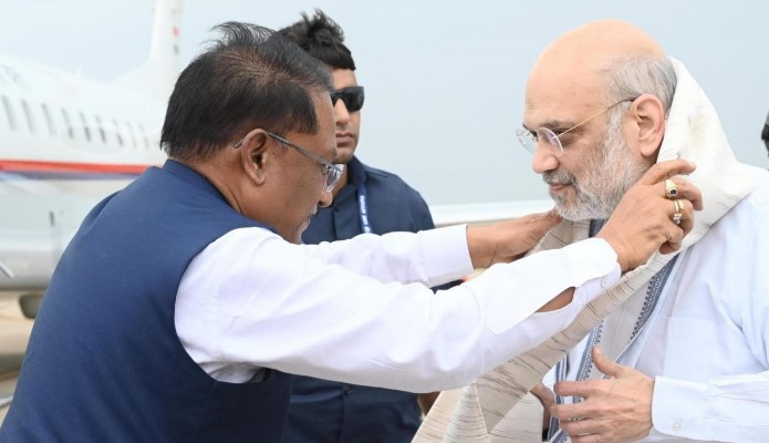 केंद्रीय गृह मंत्री अमित शाह के छत्तीसगढ़ आगमन पर मुख्यमंत्री साय ने स्वामी विवेकानंद एयरपोर्ट पर किया स्वागत