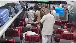 स्टेशन पर विधायक के समर्थकों ने वंदे भारत ट्रेन में सीट नहीं बदलने पर यात्री को जमकर पीटा