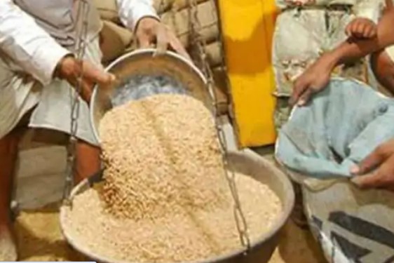 बड़ा राशन घोटाला उजागर, संचालक के खिलाफ हुआ एक्शन