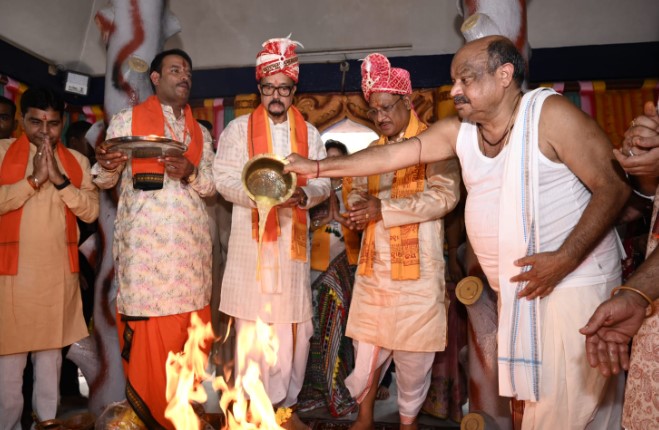 गायत्री नगर में निकली भव्य रथ यात्रा, महामहिम राज्यपाल एवं मुख्यमंत्री ने निभाई ऐतिहासिक परंपरा