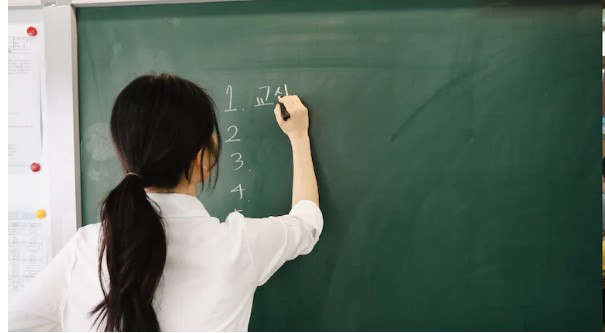 निजी स्कूलों के लिए गाइडलाइन, अब नहीं पढ़ा पाएंगे प्राइवेट पब्लिकेशन की किताबें
