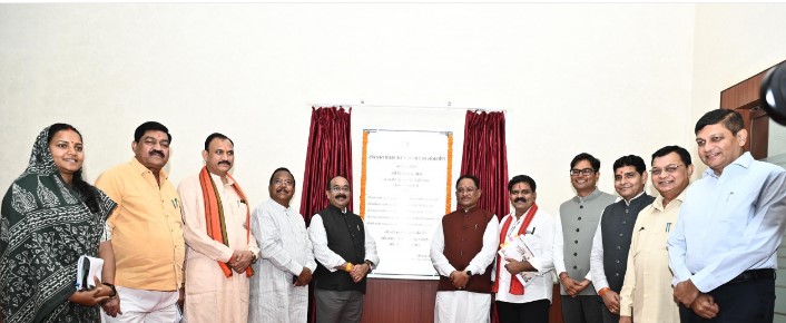 मुख्यमंत्री साय ने किया मंत्रालय के पंचम तल में नवीन सभागार का लोकार्पण