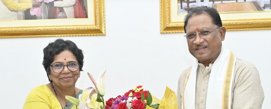 मुख्यमंत्री श्री विष्णु देव साय से राष्ट्रीय महिला आयोग की अध्यक्ष ने की सौजन्य मुलाकात