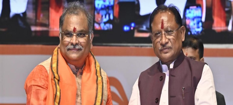 मुख्यमंत्री  साय छत्तीसगढ़ स्टेट बेवरेजेस कॉर्पोरेशन के अध्यक्ष निवास मद्दी के पदभार ग्रहण समारोह में हुए शामिल
