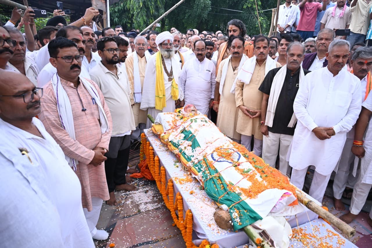 मदकू द्वीप क्षेत्र के विकास के शिल्पी शांताराम को दी गई श्रद्धांजलि