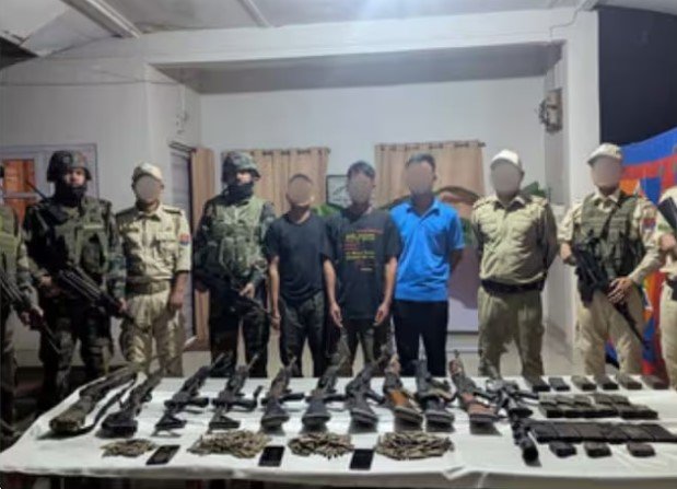 36 हथियार, 82 राउंड गोला-बारूद… मणिपुर में सेना को बड़ी कामयाबी, 9 कट्टर उग्रवादी गिरफ्तार