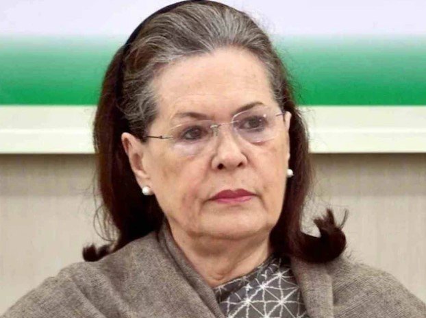 दिल्ली कोर्ट में सोनिया गांधी पर शिकायत, भारतीय नागरिकता से पहले वोटर लिस्ट में नाम होने पर सवाल