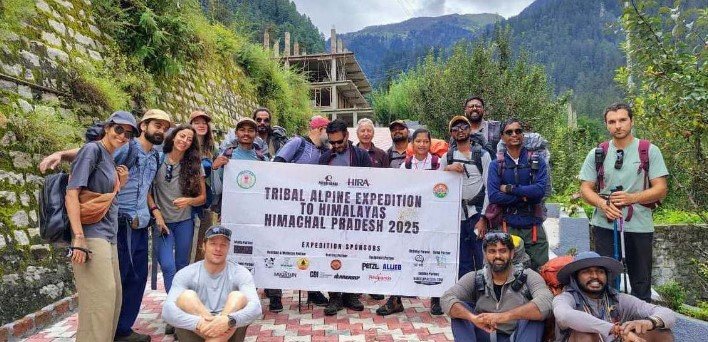 हिमालय की ओर रवाना हुई जशपुर की जनजातीय पर्वतारोहण टीम, मुख्यमंत्री श्री विष्णुदेव साय के विज़न को मिला नया आयाम