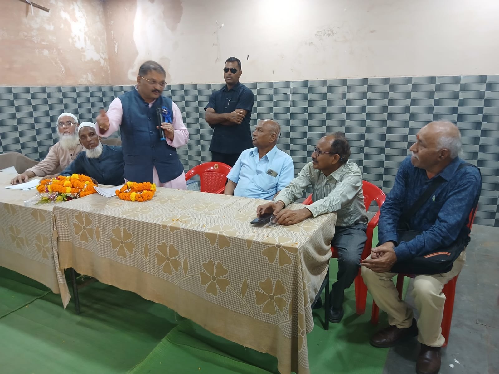 ईपीएस-95 पेंशनरों की मीटिंग श्री संतोष पाण्डे उपस्थित रहे