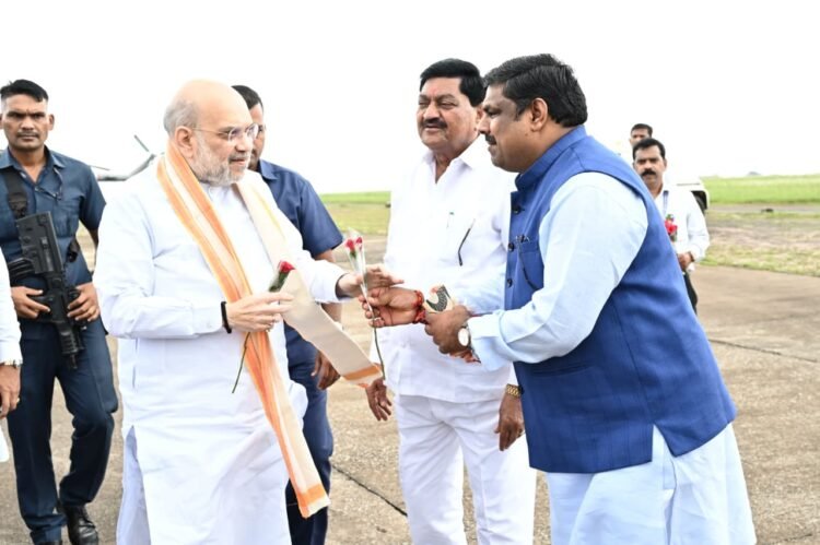 केंद्रीय गृह एवं सहकारिता मंत्री अमित शाह का रायपुर आगमन, शिक्षा मंत्री श्री गजेन्द्र यादव ने किया आत्मीय स्वागत