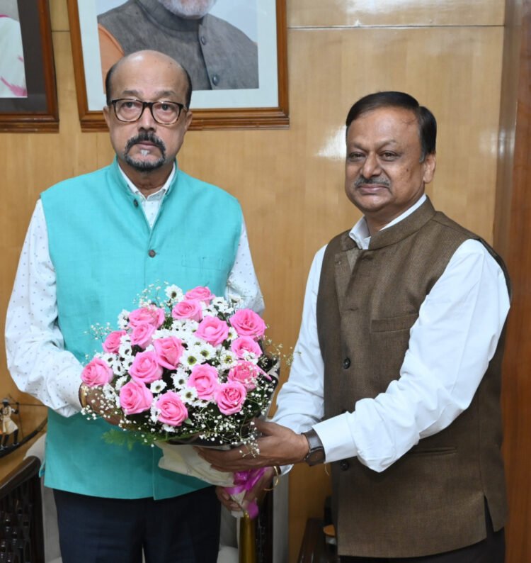 राज्यपाल श्री डेका से डॉ. सी.व्ही. रमन विश्वविद्यालय के कुलपति ने सौजन्य भेंट की