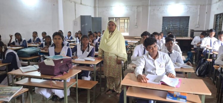 मानदेय शिक्षकों ने संभाली कमान