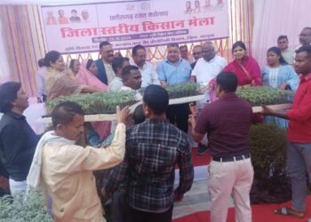 फसल विविधीकरण एवं जैविक खेती का मार्गदर्शन मिला किसानों को किसान मेंला में