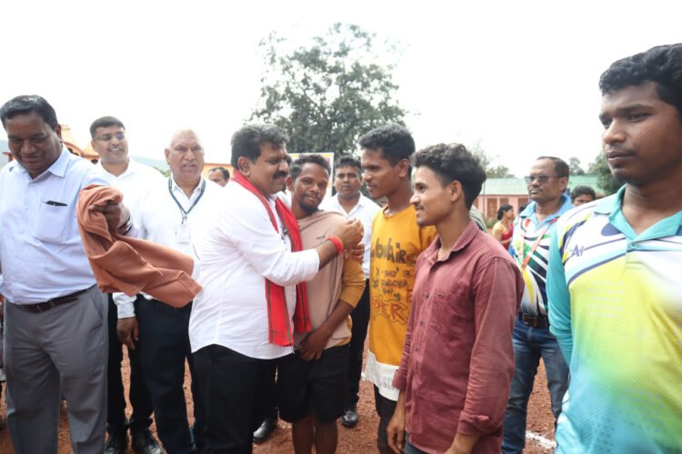 उप मुख्यमंत्री श्री शर्मा ने सुदूर वनांचल ग्राम कच्चापाल में बस्तर ओलंपिक 2025 का किया शुभारंभ