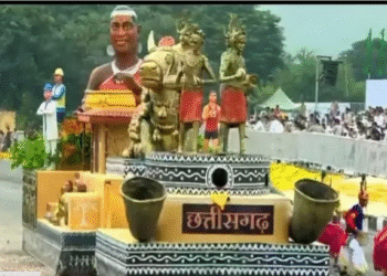 एकता परेड में छत्तीसगढ़ की झांकी ने लूटा सबका मन, बस्तर की संस्कृति और विकास की झलक ने खींचा ध्यान.