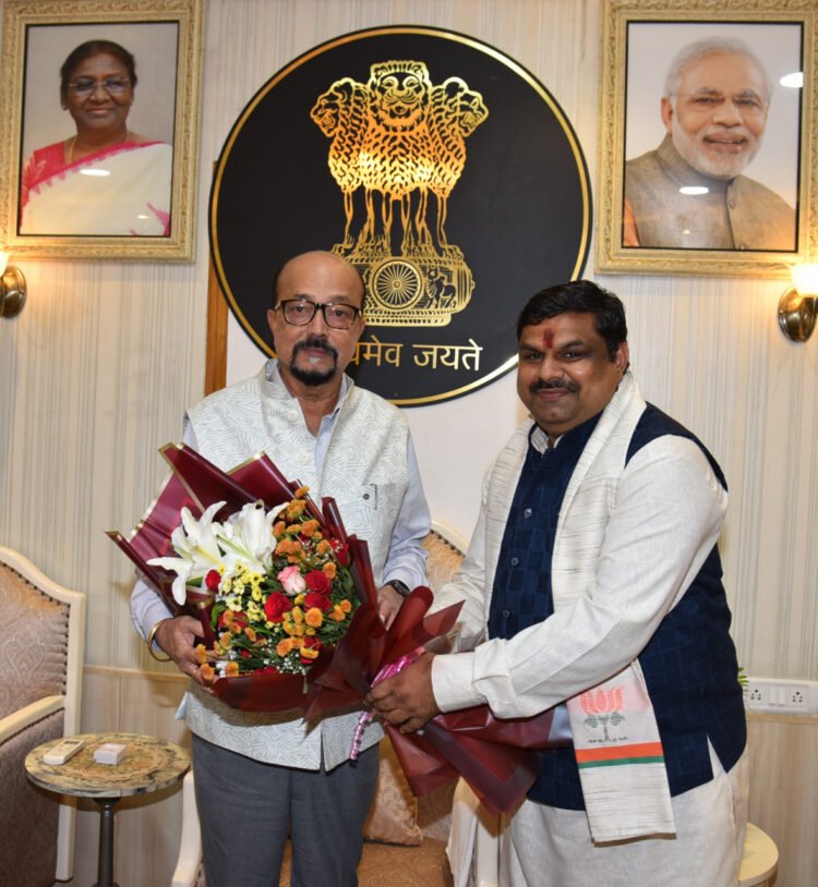 राज्यपाल श्री डेका से स्कूल शिक्षा मंत्री श्री यादव ने की सौजन्य भेंट