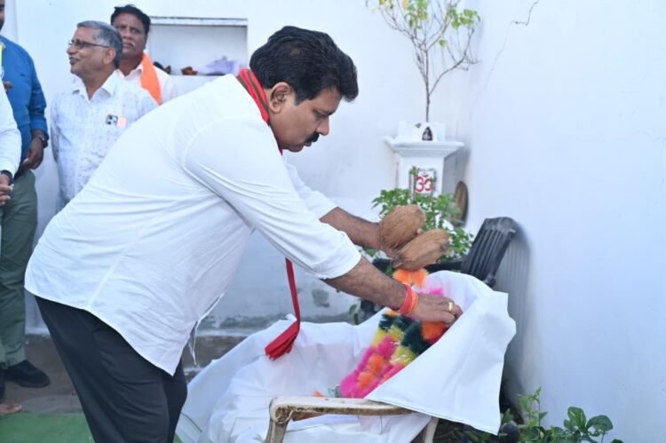 उपमुख्यमंत्री श्री विजय शर्मा चरडोंगरी, खड़ौदा खुर्द एवं रघ्घुपारा में आयोजित विभिन्न कार्यक्रमों में हुए शामिल