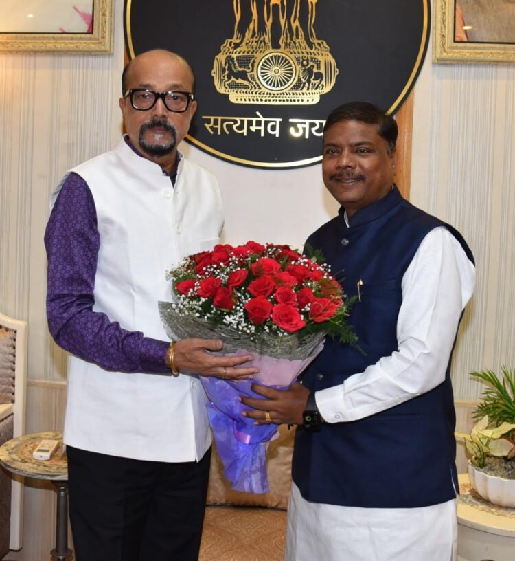 राज्यपाल श्री डेका से वन मंत्री श्री केदार कश्यप ने की सौजन्य भेंट