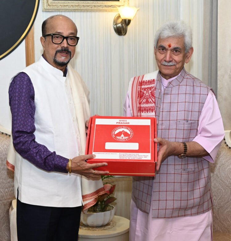 राज्यपाल श्री रमेन डेका से जम्मू-कश्मीर के उपराज्यपाल श्री मनोज सिन्हा ने की सौजन्य मुलाकात