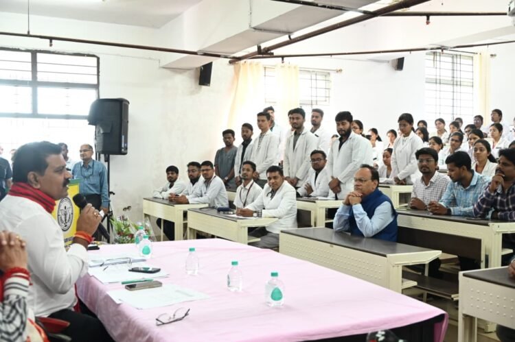 चिकित्सकों के लिए मानव स्वास्थ्य सेवा से बढ़कर, कोई खुशी और आनंद नहीं – उप मुख्यमंत्री श्री विजय शर्मा