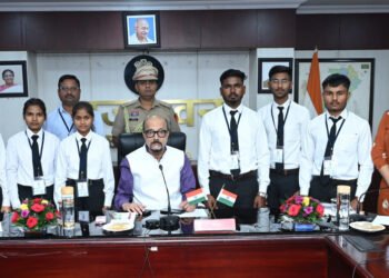 राज्यपाल श्री रमेन डेका ने विद्यार्थियों और लखपति दीदियों को किया सम्मानित