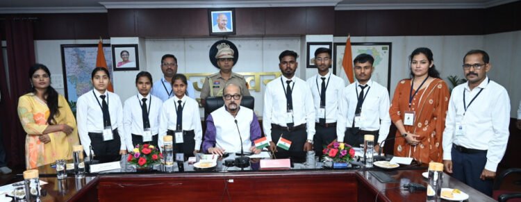 राज्यपाल श्री रमेन डेका ने विद्यार्थियों और लखपति दीदियों को किया सम्मानित