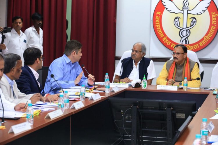स्वास्थ्य मंत्री श्री श्याम बिहारी जायसवाल ने पंडित नेहरू चिकित्सा महाविद्यालय और डीकेएस अस्पताल के स्वशासी समिति के सामान्य सभा की ली बैठक, लिए कई महत्वपूर्ण निर्णय
