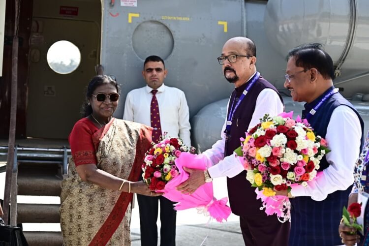 राष्ट्रपति श्रीमती मुर्मु का अंबिकापुर में आत्मीय स्वागत