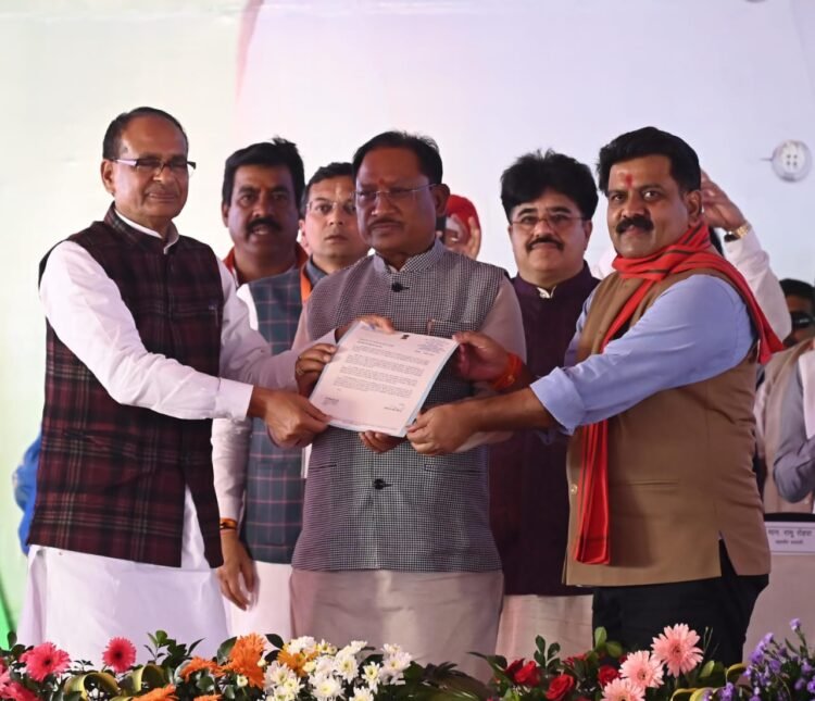 केंद्रीय मंत्री श्री शिवराज सिंह चौहान ने किया छत्तीसकला ब्राण्ड एवं डिजिटल फाइनेंस बुकलेट का किया विमोचन