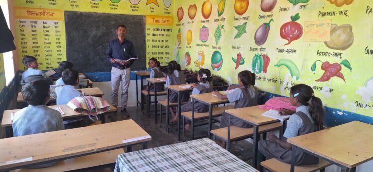 एकल शिक्षक से मिली राहत: सरपता प्राथमिक शाला में नए शिक्षक के आगमन से बदली शिक्षा की तस्वीर