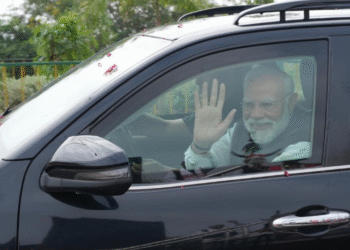 प्रधानमंत्री नरेंद्र मोदी ने नवा रायपुर में किया भव्य रोड शो, राजधानीवासियों ने किया गर्मजोशी से स्वागत.