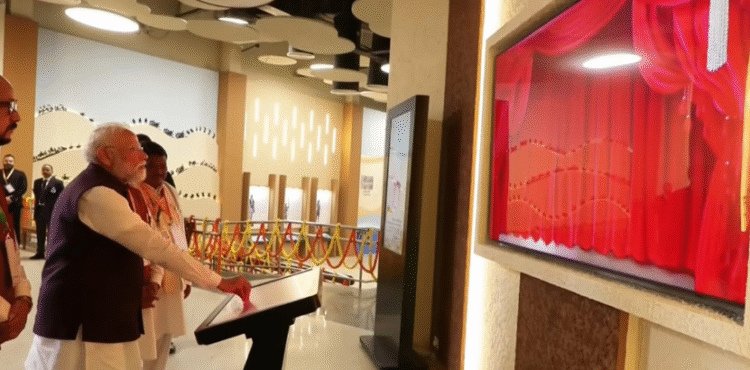 प्रधानमंत्री नरेंद्र मोदी ने किया देश के पहले डिजिटल ट्राइबल म्यूज़ियम का लोकार्पण, आदिवासी वीर नायकों की गाथाओं को करेगा अमर.