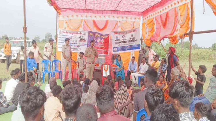 जिस गांव में पुलिस पर हुआ था हमला, वहीं ग्रामीणों ने ली शराब न बनाने की शपथ, पुलिस की पहल से बदल रहा सेमरिया गांव.